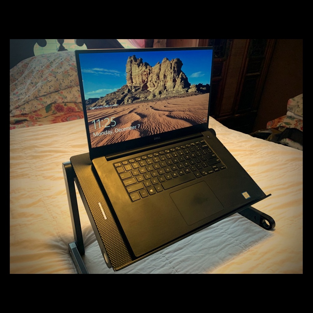 Laptop stand